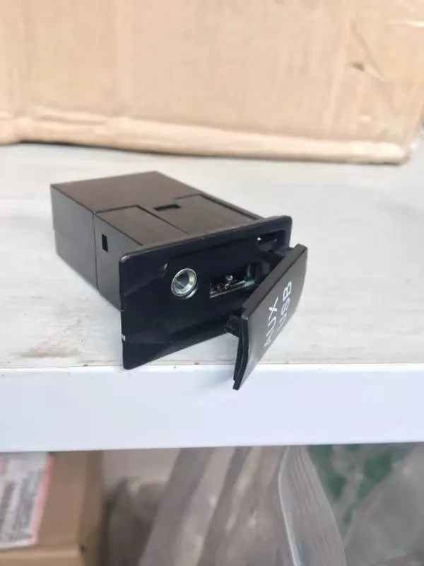 USB и аудио Входная панель в сборе для Great wall haval H6 OEM: 7901430XKZ16A