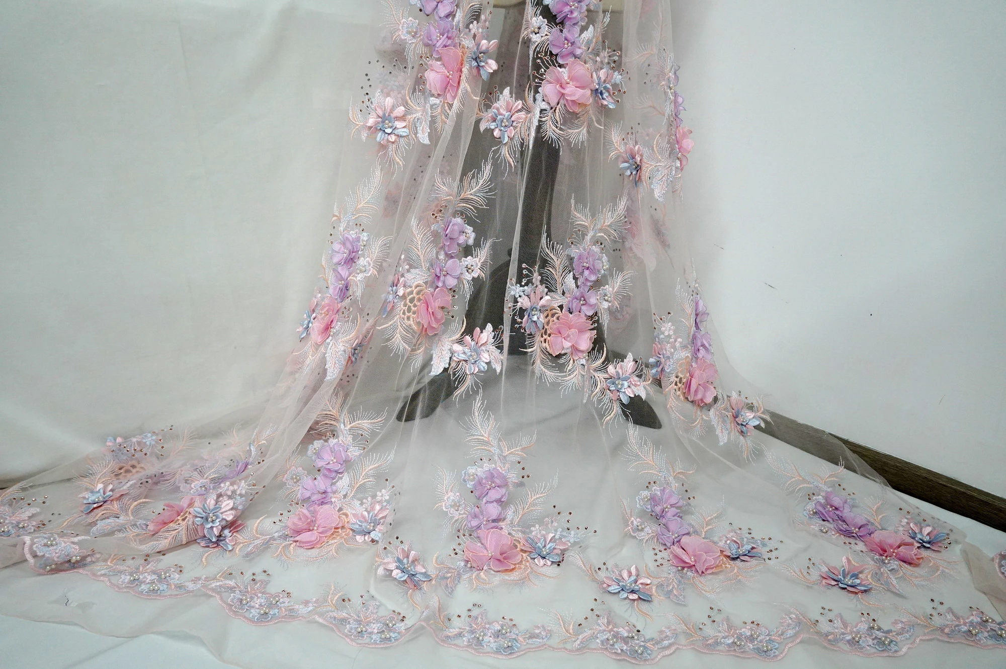 

Luxury Pearls Beaded 3D Lace Applique Embroidery Fabric Mesh Lace Trim French Lace Fabrics for Wedding Bridal 12pcs