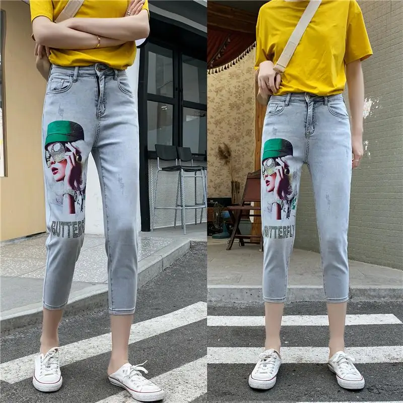 Летние модные джинсы с принтом персонажа Женские повседневные узкие брюки до щиколотки джинсы большого размера женские джинсы бойфренд