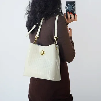 

Women's bags 2020 new fashion spring and summer shoulder bag women's simple casual lock striped pu bucket bag