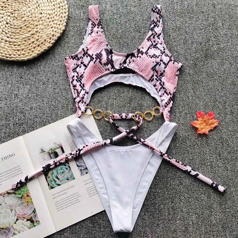 um pedaço maiô feminino oco para fora