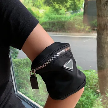 

2020 Women Fashion Unique Coin Purses Bags Black Nylon Mini Arm Bag Waterproof Purses Hanging Neck Bag Rose Red Pack with box