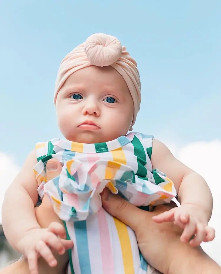 1 шт. для маленьких девочек Однотонные цветные пончики шапки BeBes новорожденный голова тюрбан капюшон завязанная Кепка шапка унисекс хлопок Мягкий Обруч на голову Младенческая шапочка