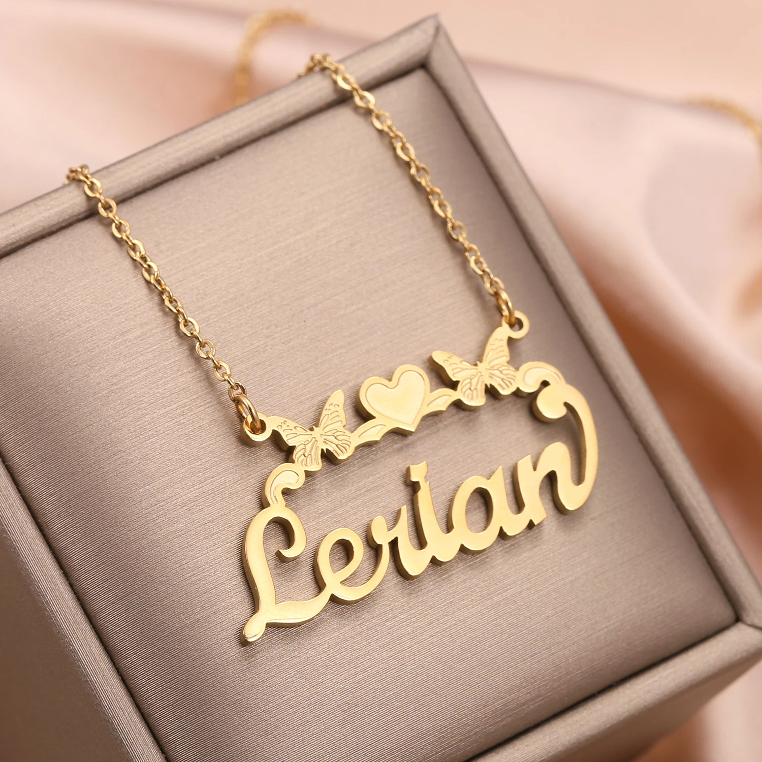 Kalung Nama Kustom dengan Kupu kupu 
