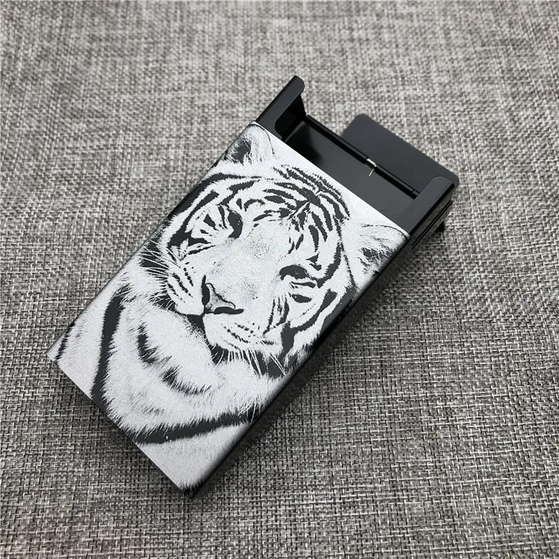 Customized Ultra-Thin Tiger Totem Aluminum Cigarette Case with Laser Engraving