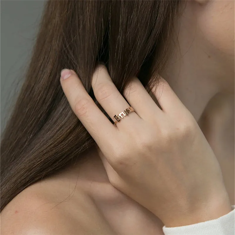 Пользовательское имя кольцо персонализированные ювелирные изделия слово Anello Uomo Регулируемые кольца с буквами для женщин мужчин свадебный подарок