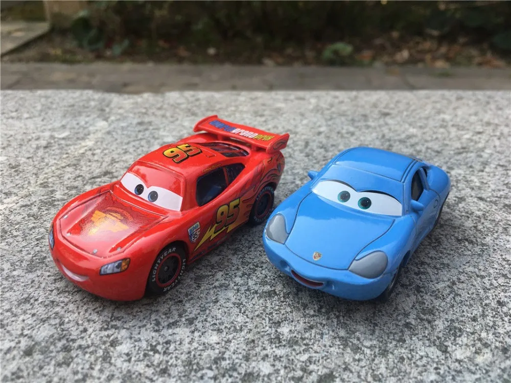 Disney Pixar Cars 2 Lightning McQueen &amp Sally шт металлические Литые игрушечные машинки Набор новые