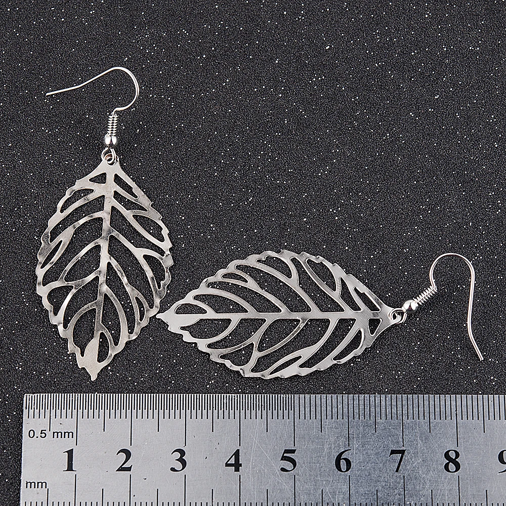 Fashion Sleek Minimalist Hooks Leaf Earrings for Women Simple Earrings Jewelry Charm Ear Earrings Female Pendientes Cortos