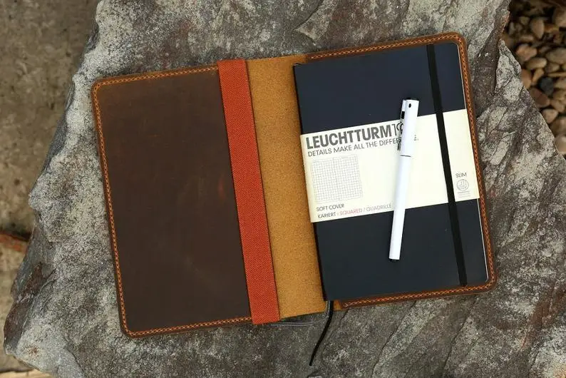 Персонализированный кожаный чехол для ноутбука Leuchtturm 1917 Medium A5/минималистичный