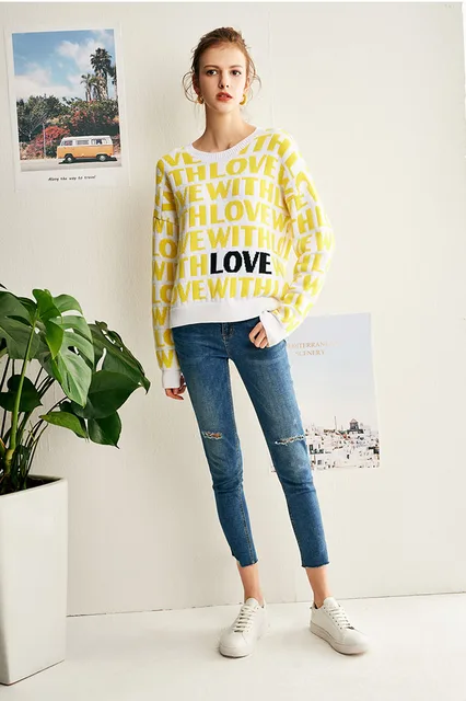 Jacquard sweater with yellow love letters