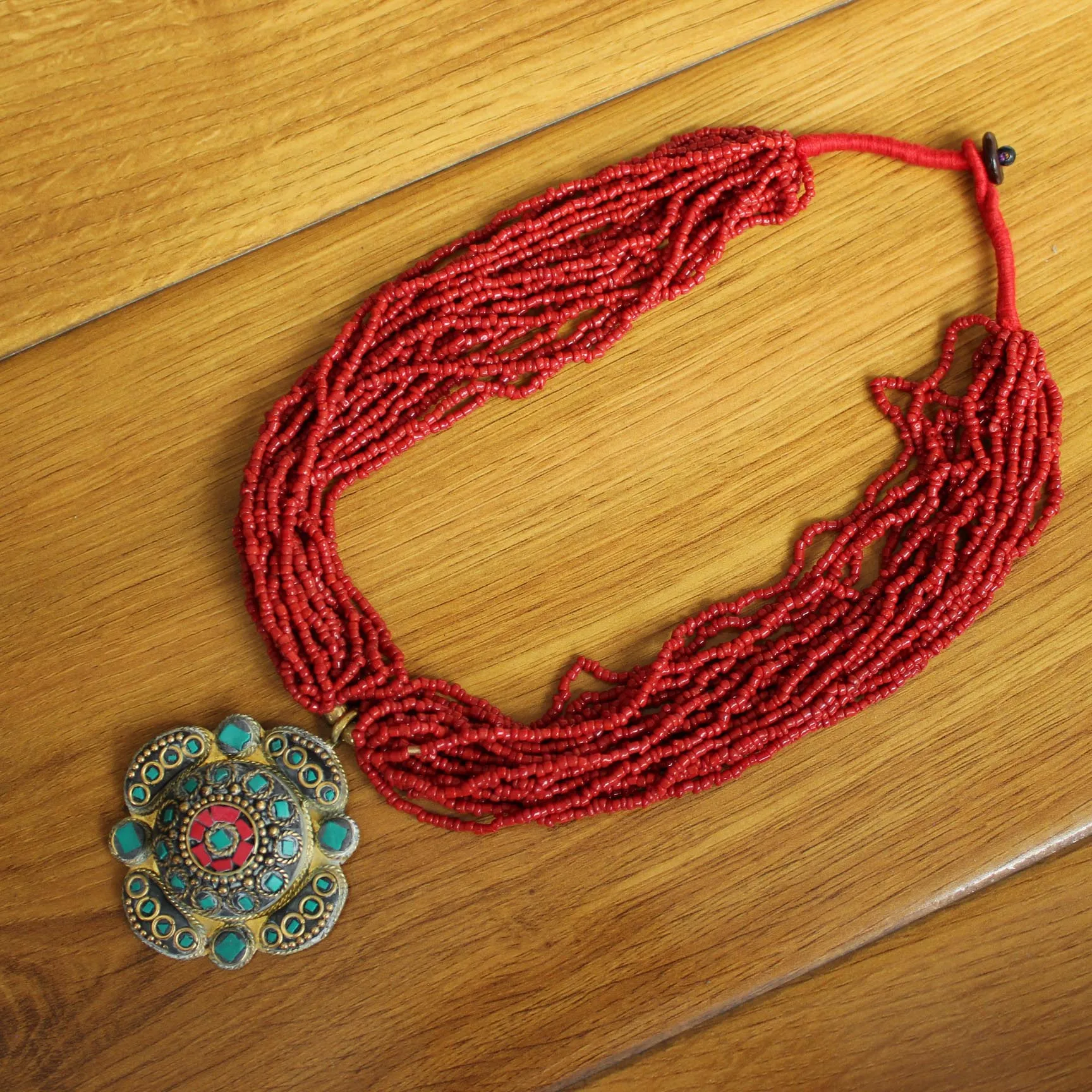 NK216 этнический Тибетский мульти ряд красный Мини ожерелье из коралловых бусин ювелирные изделия в непальском стиле латунь красочный камень 55 мм цветок кулон ожерелье