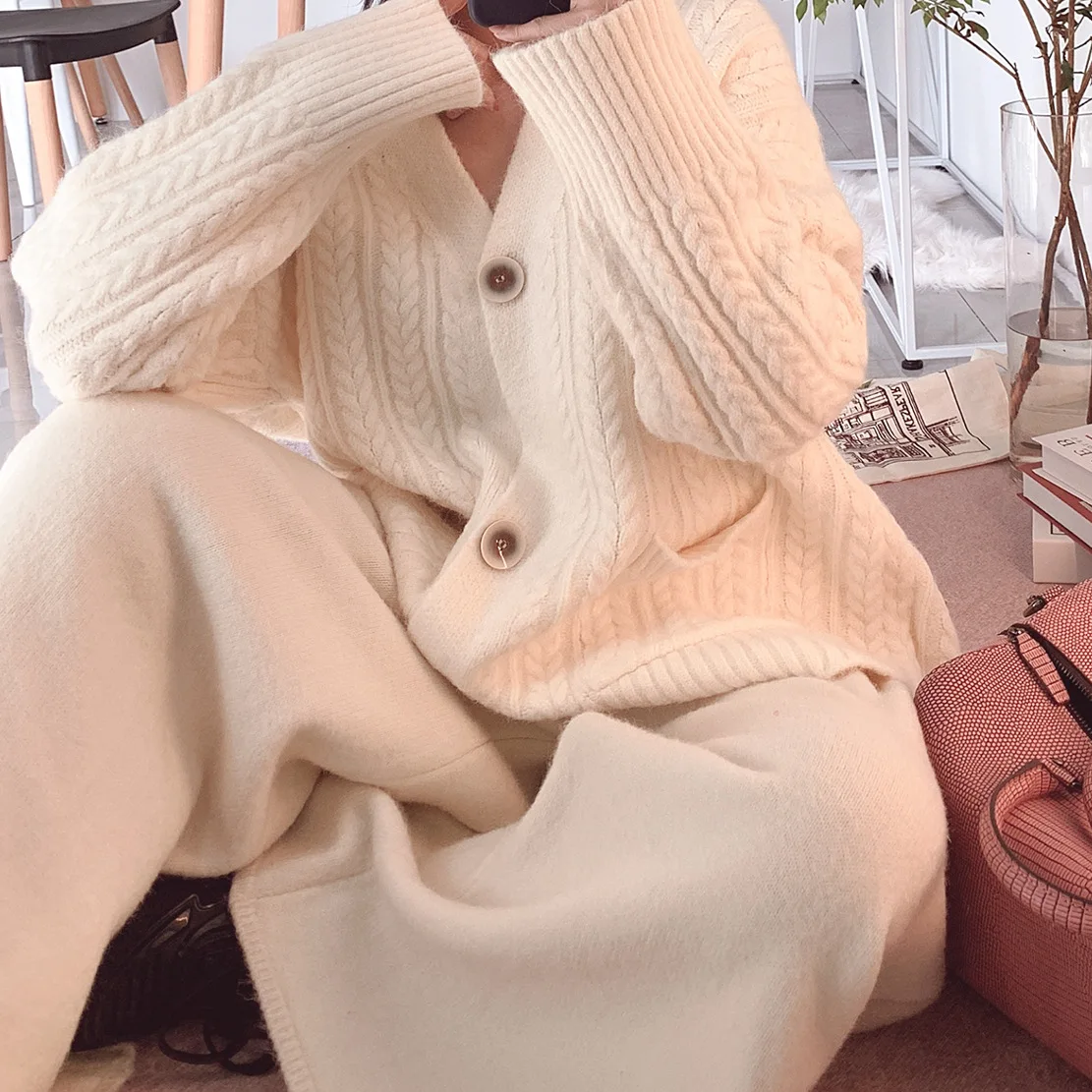 

Fall 2019 New Sweater Pure Rabbit Hair Blended Woman Thickened Soft Button Micro-pull Sweater V-Neck Cardigans Sweater Women