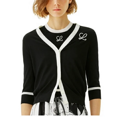 

Chic Designer Embroidered Letter Cropped Sweater Black/White Merino Wool Pullower Classy Contrast Bicolor Crewneck Lana Knitwear