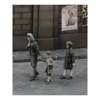 1/35 Resin Figure model kits  Mother and her child Unassembled and unpainted 748 1