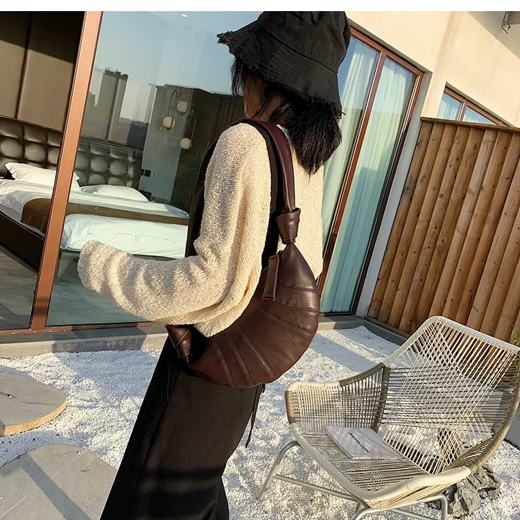 New Ladies Dumplings Package Simple Fashion Trend Wild Personality Shoulder Messenger Bag Purse Ins Chic Chest Bag Black