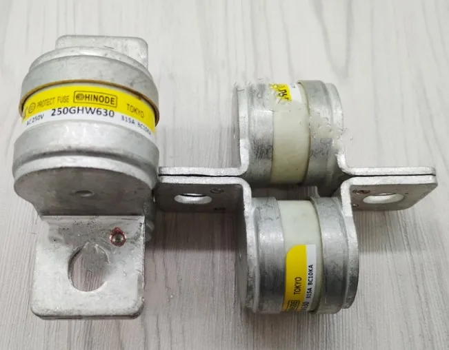 Предохранители: 600FHM-400 400A 600V aR/600FHM-500 600FHM-570/600FHM-400S 600FHM-500S 600FHM-570S