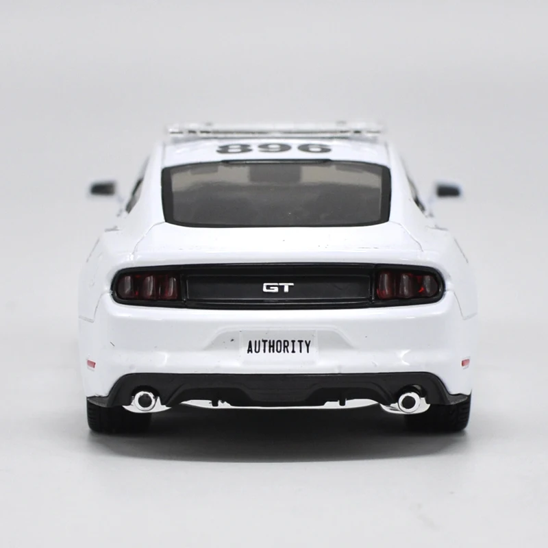 Автомобиль полицейский Maisto 1:24 Ford 2015 Mustang GT Авторизованная модель автомобиля
