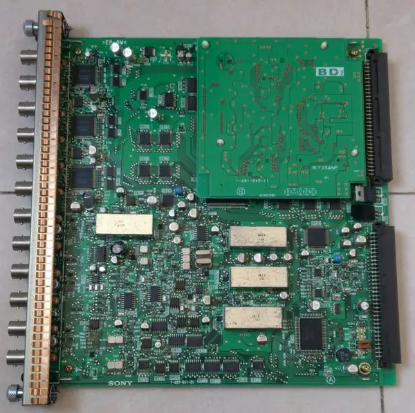 Мониторы BVM используют цифровые карты расширения SDI BKM-21D