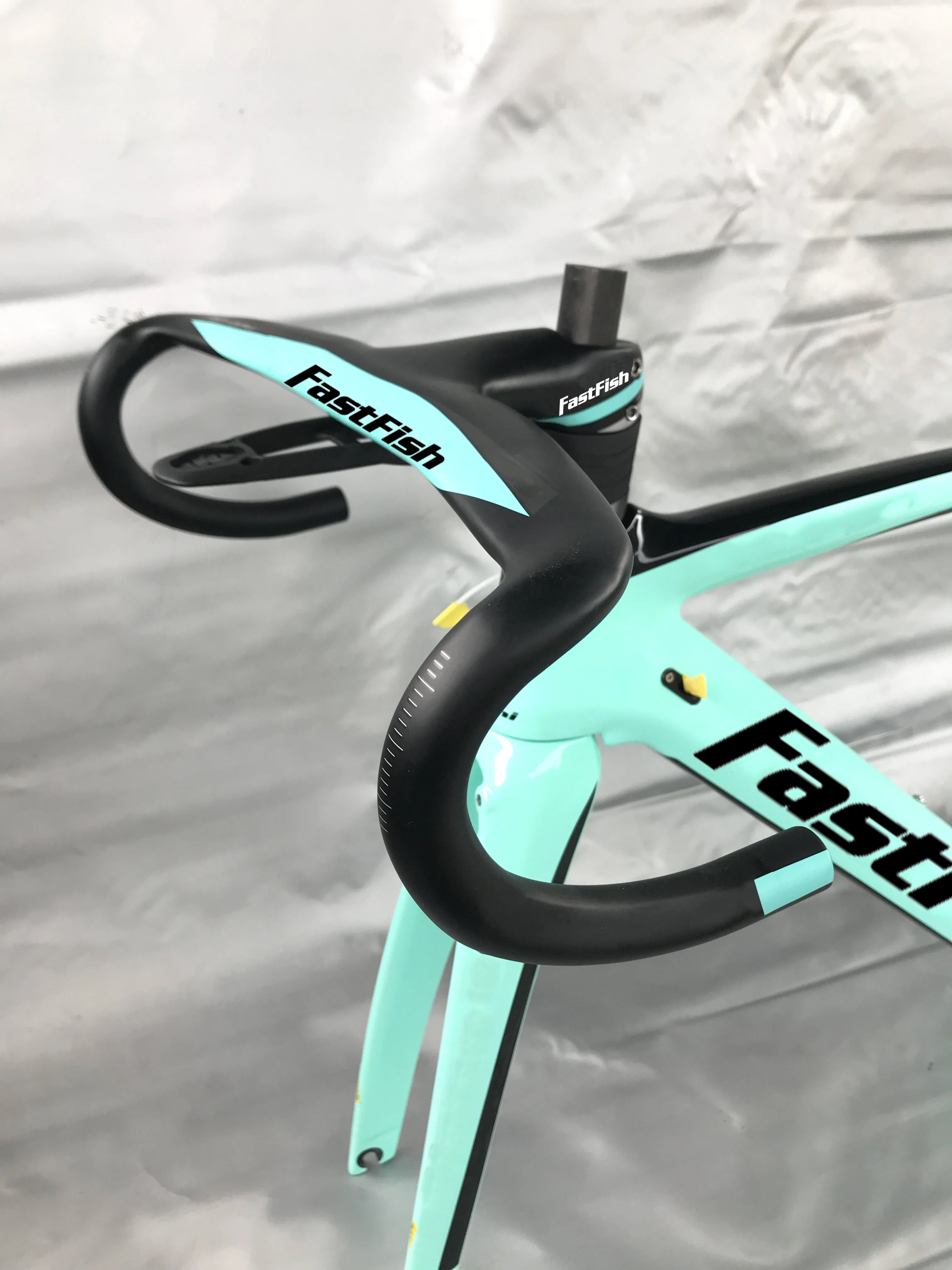 US $635.55 29Colors XR4 T1000 Taiwan Made Full Carbon Road Frame Bicycle Bike FrameForkSeatpostHeadesetClamp XR4 XDB Shipping Available