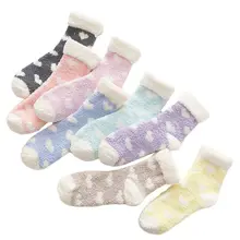 Женские зимние теплые коралловые бархатные носки-тапочки милые яркие цвета сердечная трубка чулочно-носочные изделия