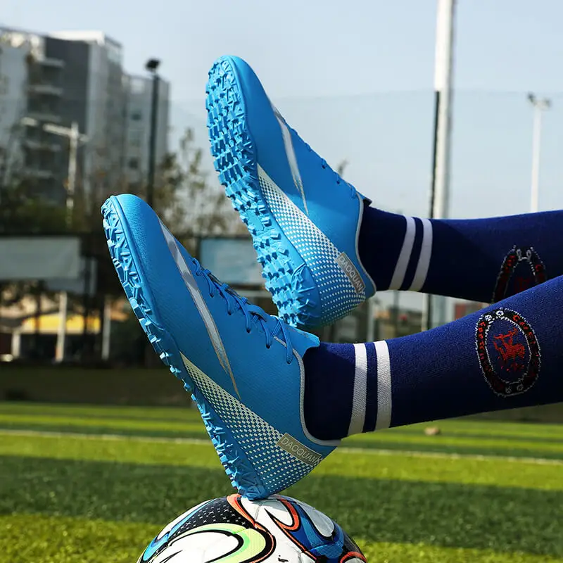 Large Size Long Spikes Soccer Shoes for Outdoor Training