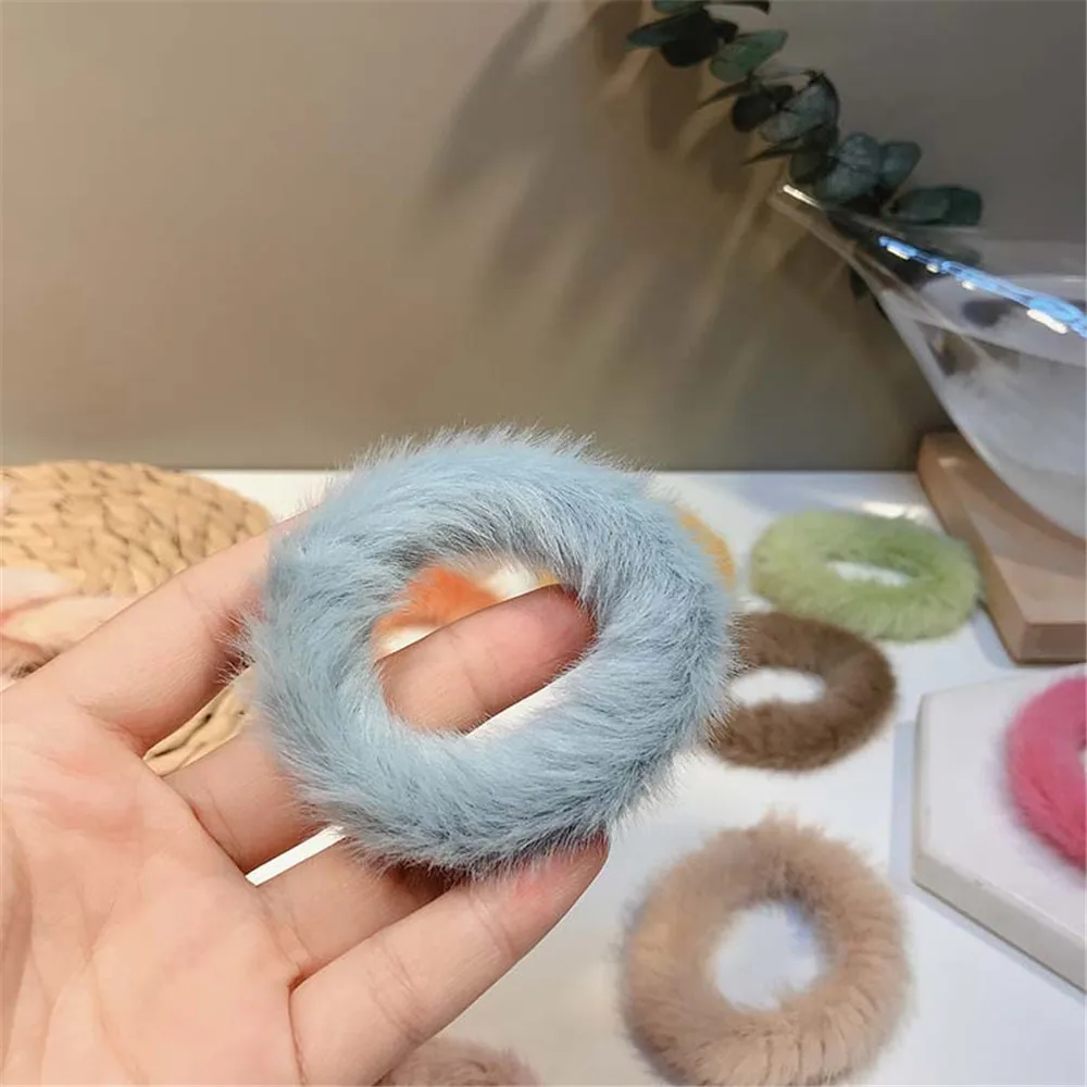 Blue Модные пушистые резинки для волос из искусственного меха, резиночка с круглым носком для девочек, черный пушистый белый цвет - Цвет: Blue