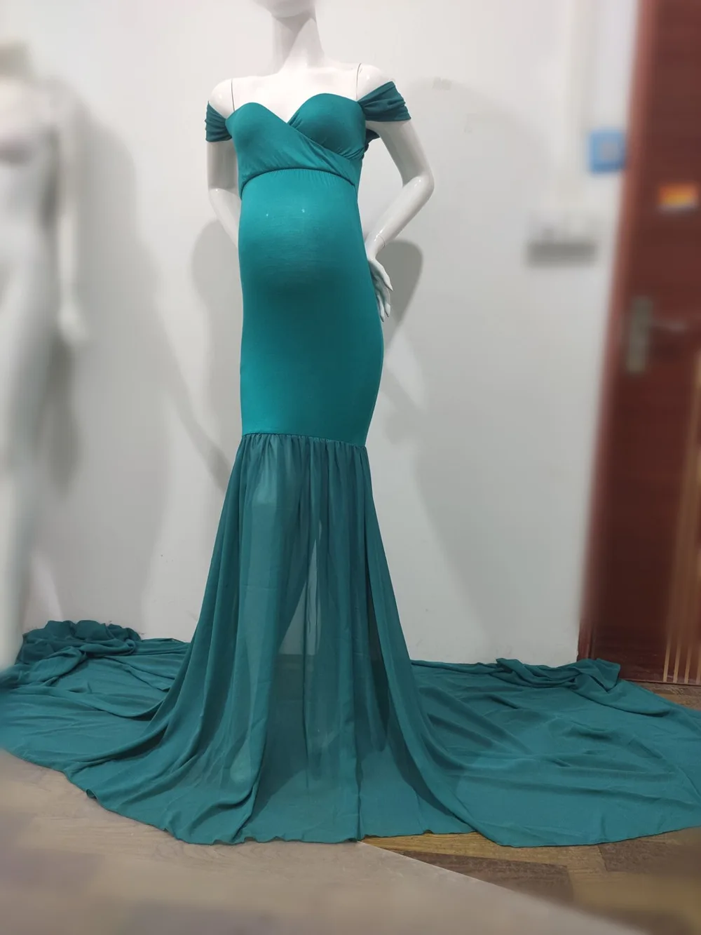 2019 Sexy Maternity Dresses Photography Props Off Shoulder Women Pregnancy Dress For Photo Shooting New Tail Maxi Maternity Gown (1)