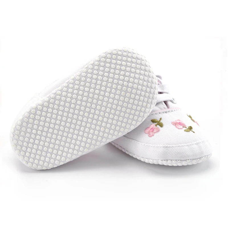 Обувь для маленьких девочек; белая кружевная мягкая обувь с цветочной вышивкой; прогулочная обувь для малышей; обувь для первых шагов