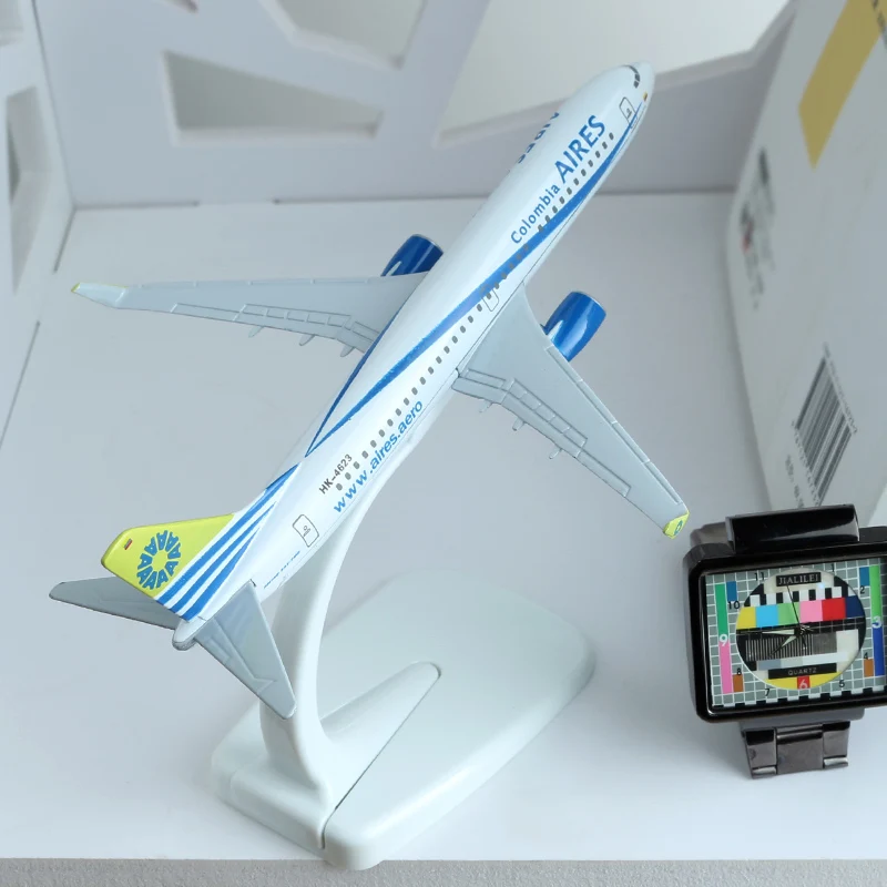 Модель самолета Колумбия Боинг 737 800 16 см модель из сплава авиационная