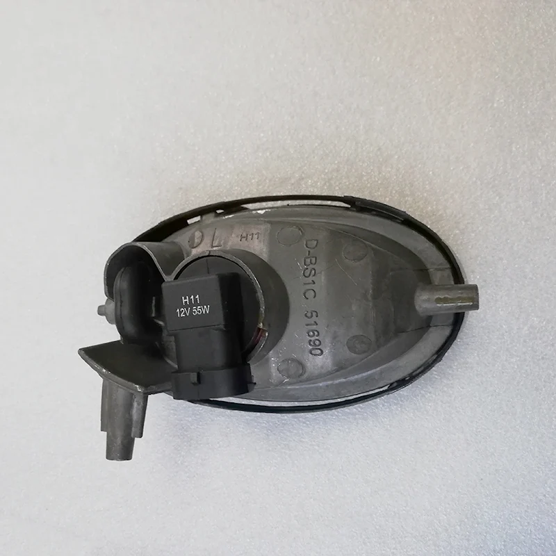 进口马自达3前雾灯