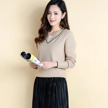 

2018 Spring and Autumn New sweater women's wear 100 fashion women's sweater woman V-collar large size thin coat