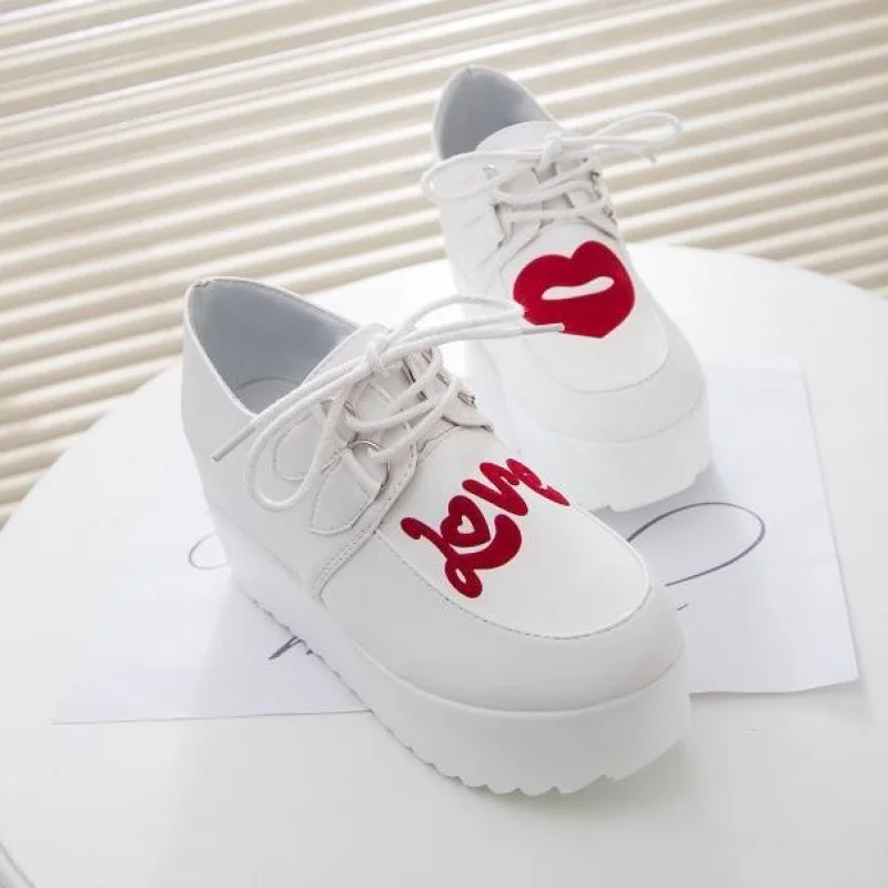 

2018 Spring England Thick Bottomed Platform Flat Casual Shoes Elevator Slanted Heel Students Small Leather Shoes High-heeled Sho