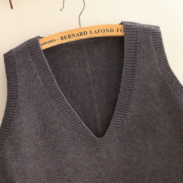 V-neck pullover knitted vest cute little mouse sleeveless vest loose casual sweater 10119022707