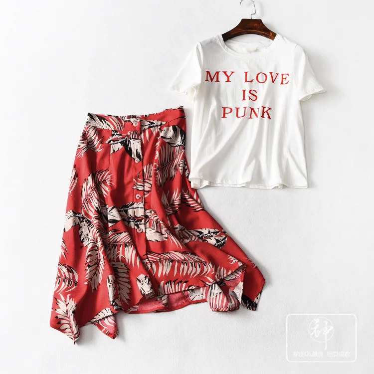 

One's Retro Lettered Printed T-shirt + Irregular Skirt Set Entity