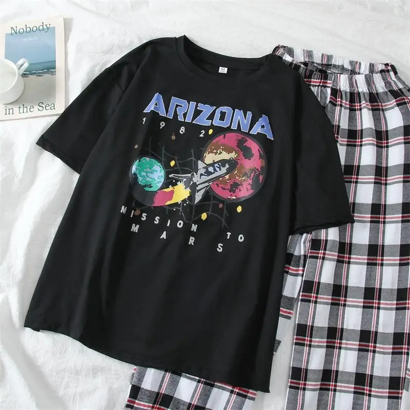 Футболка с коротким рукавом и принтом + клетчатые брюки комплект из двух