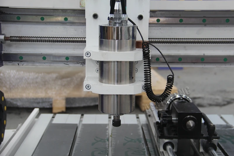 2,2 кВт шпиндель водяного охлаждения cnc маршрутизатор машина для алюминия чугунный корпус ACCTEK AKG6090