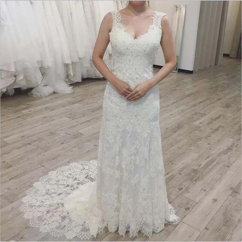 

2021 Latest Charming Ivory Lace Sleeveless Wedding Dresses for Bride Plunge V Neckline Bridal Wedding Gowns Appliqued Beads