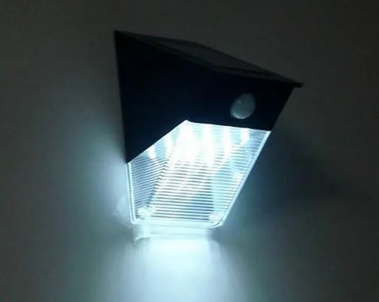 Перекрестная граница Для 12LED Солнечная человеческая реагирующая на движение Солнечная настенная лампа Солнечный двор Солнечная энергия треугольная лампа