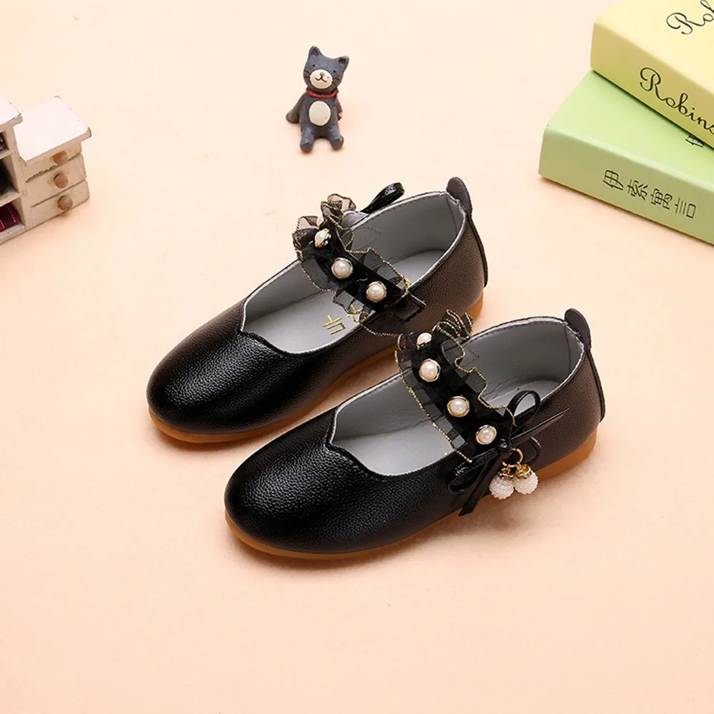 Детская обувь для девочек; элегантная однотонная обувь из мягкой кожи с очаровательным бантом для девочек; повседневная обувь принцессы с жемчугом и подвеской