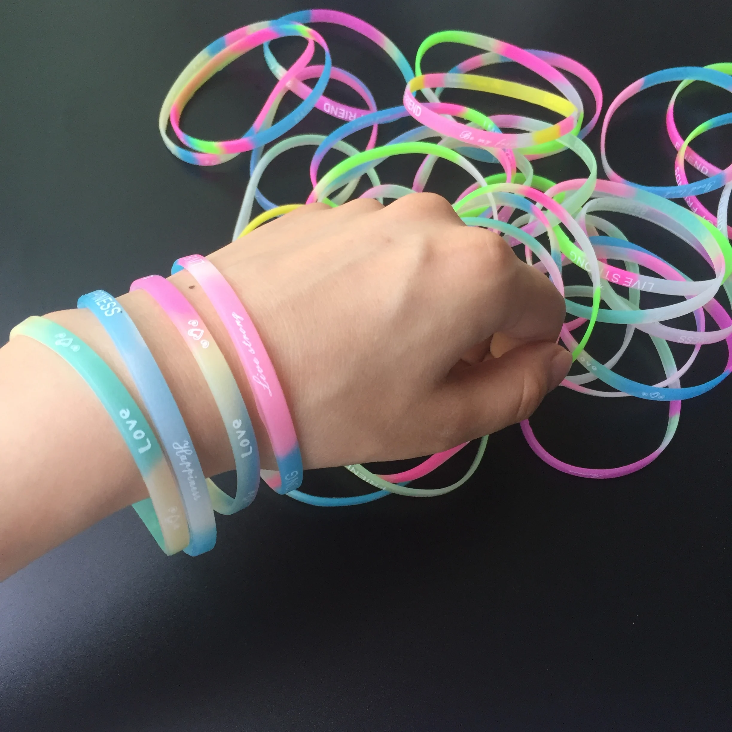 30PC Colorful Charm Silicone Bracelets Wedding Gifts Guests Treat Kids Birthday Party Favors Goodie Bags Wrist Decorate Supplies Silicone Bracelets