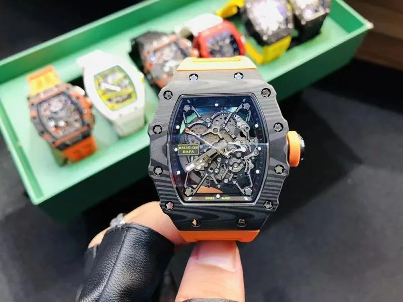 

WG1013 Mens Watches Top Brand Runway Luxury European Design Automatic Mechanical Watch