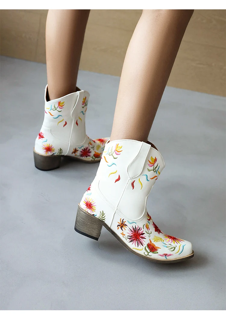 Women's Short Boots With Embroidered Flowers Pointed Toe And Thick Heels Oversized Western Boots With Plush Floral Inner Lining