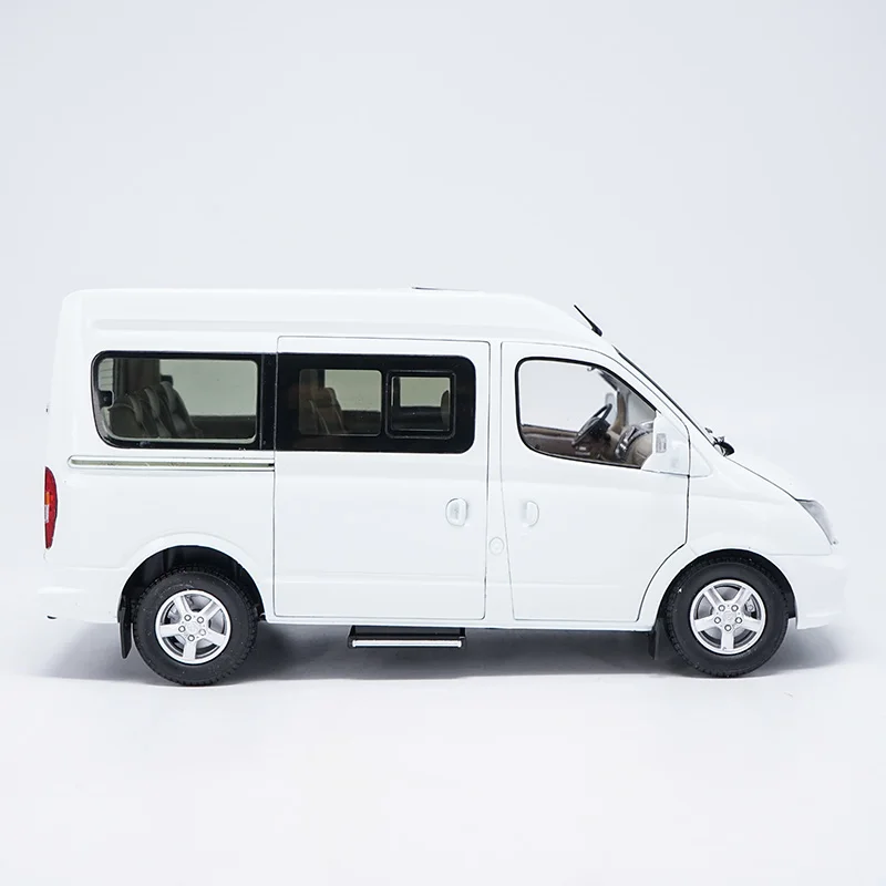 Оригинальная Заводская редкая модель 1/18 MAXUS V80 MPV| |