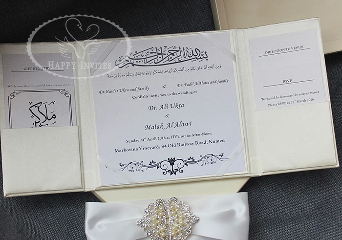 HI2003-06 Custom Gate-Fold Style Silk Folio Wedding Invitation with Ribbon and Brooch Factory Price More Colors Optional