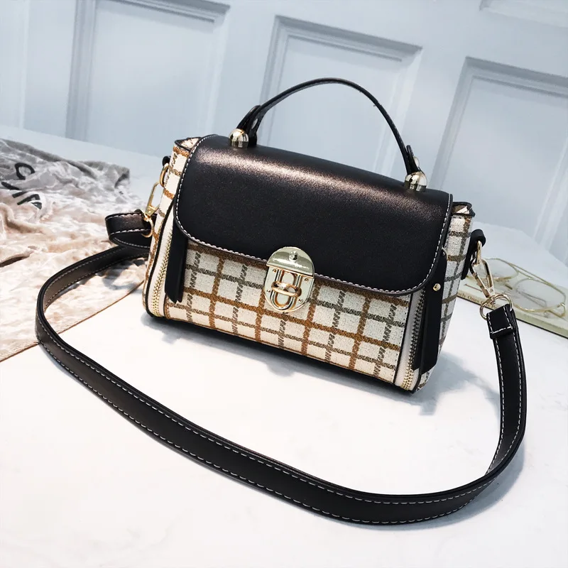 

Korean-style Stereo Pillow Swastika Grid Word Lock Shoulder Oblique WOMEN'S Bag