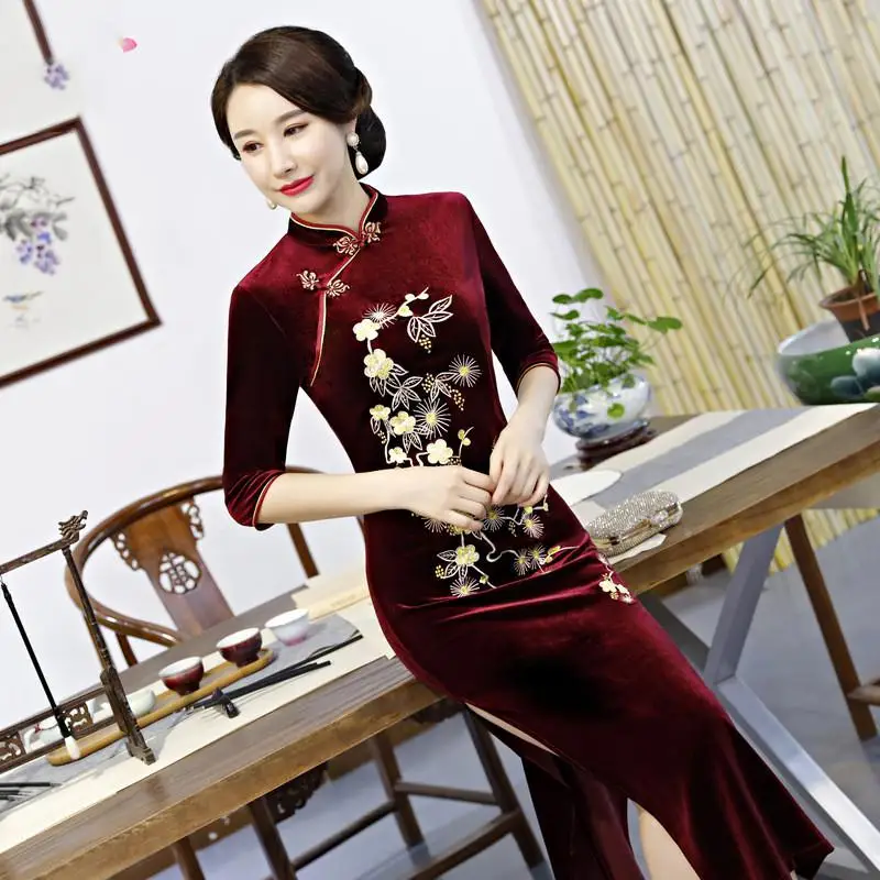 Изысканная вышивка цветок для женщин Qipao зима теплый бархат Cheongsam классический элегантный тонкий длинное китайское платье размера плюс - Цвет: Burgundy2