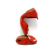 Обувь на плоской подошве; женские водонепроницаемые мокасины из лакированной кожи с пряжкой; Модные слипоны с квадратным носком; лоферы; высококачественная повседневная обувь на плоской подошве