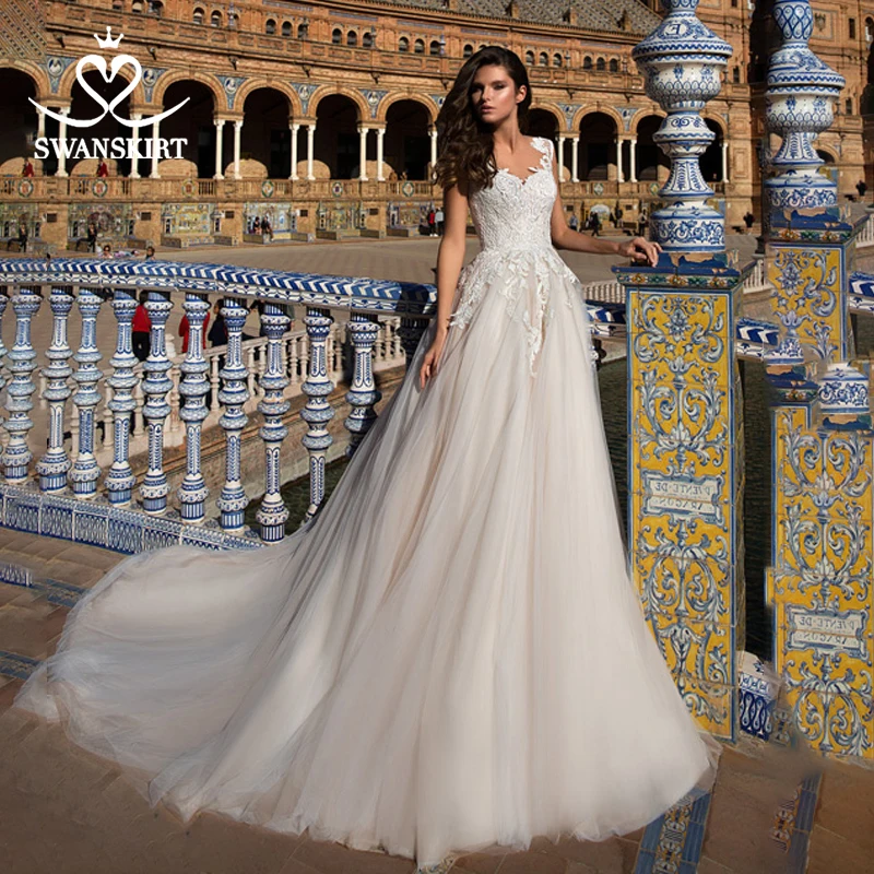 Очаровательное свадебное платье без рукавов с аппликацией Милое кружевное