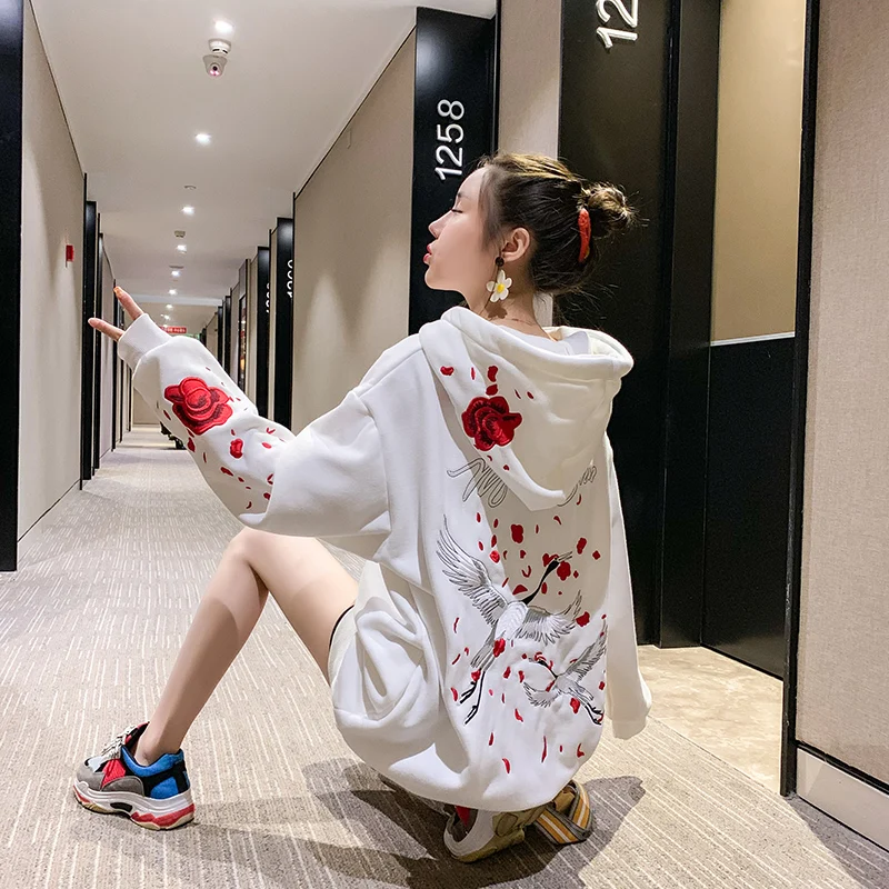 

Зимняя Повседневная Женская толстовка с капюшоном, Женский пуловер в стиле Харадзюку с вышивкой, розово-красным короном Журавля, свободные женские толстовки средней длины