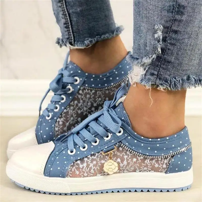 Zapatillas de tela vaquera para mujer, zapatos deportivos informales a la moda, con puntera redonda y puntera plana de encaje, combina con todo, 3KC027